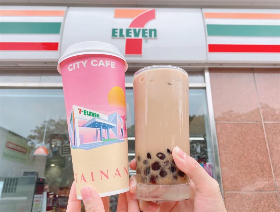 歡慶「國際珍奶日」，7-ELEVEN推出CITY PEARL「珍珠奶茶」、「黑糖珍珠撞奶」第二杯10元。（圖／超商業者提供）