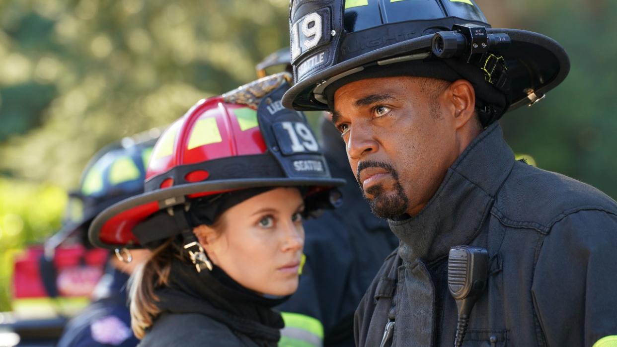  Maya Bishop and Ben Warren on Station 19. 