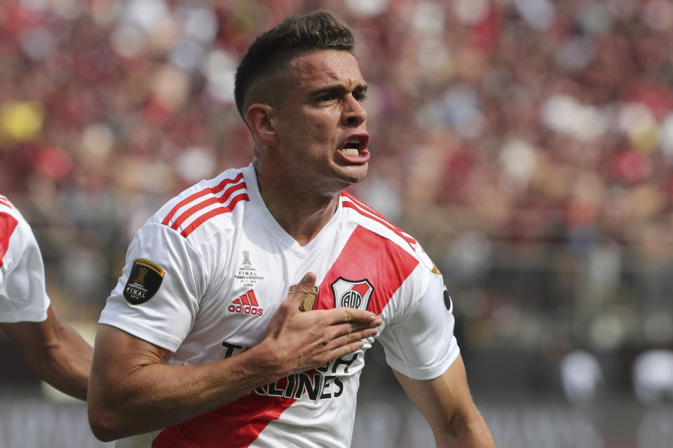 Rafael Santos Borré tras anotar el primer gol de River Plate de Argentina ante Flamengo de Brasil en la final de la Copa Libertadores, el sábado 23 de noviembre de 2019, en Lima. (AP Foto/Fernando Vergara)