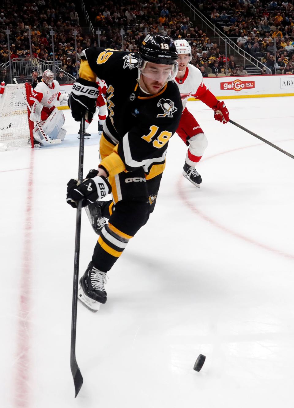 Apr 11, 2024; Pittsburgh, Pennsylvania, USA; Pittsburgh Penguins right wing Reilly Smith (19) moves the puck in the corner against the Detroit Red Wings during the third period at PPG Paints Arena. Pittsburgh won 6-5 in overtime.