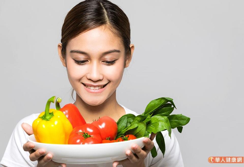 大多數蔬菜的體積大、卡路里低。例如：蔬菜沙拉、蘆筍、綠花椰和南瓜等。