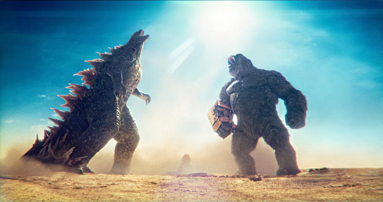 Godzilla y King Kong en una escena de 'Godzilla y Kong: El nuevo imperio' (Foto cortesía de Warner Bros. Pictures, © 2024 Warner Bros. Entertainment Inc. All Rights Reserved)