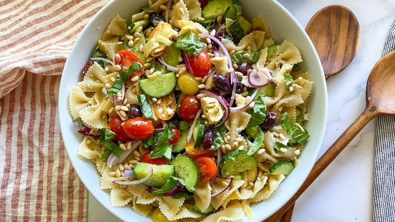 Easy Mediterranean Pasta Salad