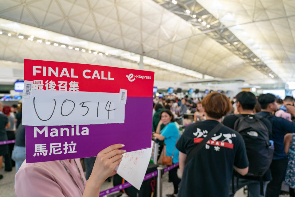 Aeropuerto Internacional de Hong Kong, donde el registro de pasajeros se ha tenido que hacer de forma manual  (AP Photo/Kanis Leung) (Photo by Anthony Kwan/Getty Images)