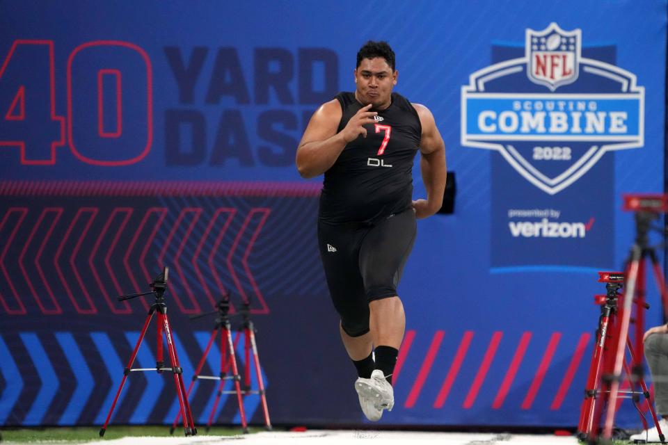 Mar 5, 2022; Indianapolis, IN, USA; Idaho defensive lineman Noah Elliss (DL07) runs in the 40-yard dash during the 2022 NFL Scouting Combine at Lucas Oil Stadium. Mandatory Credit: Kirby Lee-USA TODAY Sports