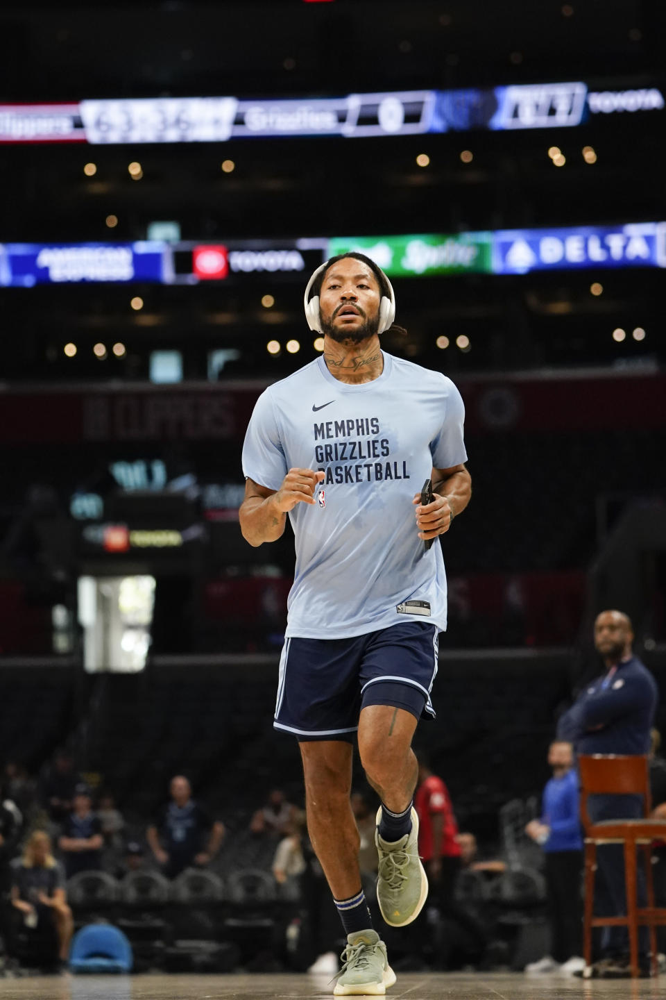 Memphis Grizzlies guard Derrick Rose warms up before an NBA basketball game against the Los Angeles Clippers, Sunday, Nov. 12, 2023, in Los Angeles. (AP Photo/Ryan Sun)