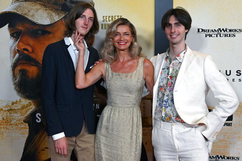 Paulina Porizkova shares sons Oliver Ocasek (left) and Jonathan Ocasek with late rockstar Ric Ocasek. (Photo by Timothy A. Clary/AFP via Getty Images)