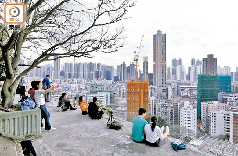 空談培育人才 港青愁對將來