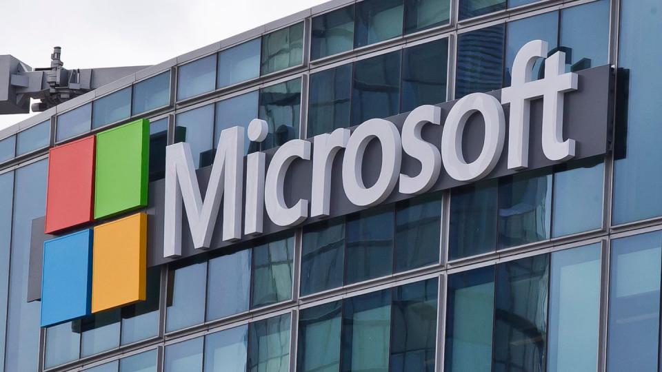 Microsoft bläst mit ChatGPT-Machern zum Angriff auf Google. (Bild: dpa)