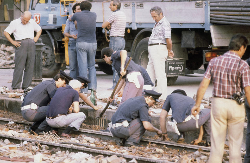 Sono stati condannati come esecutori dell'attacco di Bologna i terroristi neofascisti Valerio Fioravanti, Francesca Mambro, Luigi Ciavardini. Poi, soltanto il 9 gennaio 2020, anche Gilberto Cavallini. Facevano tutti parte dei Nar (Nuclei armati rivoluzionari), organizzazione eversiva di estrema destra.