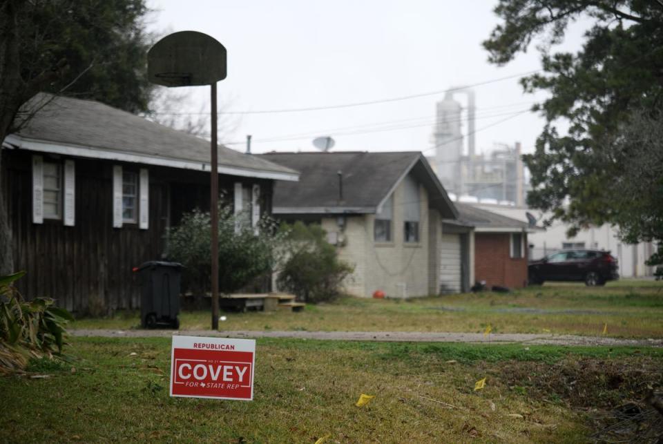 Central Gardens, Texas: A David Covey sign with the Air Liquide USA facility in the background in Central Gardens on Friday, Jan 26, 2024. Mark Felix/The Texas Tribune