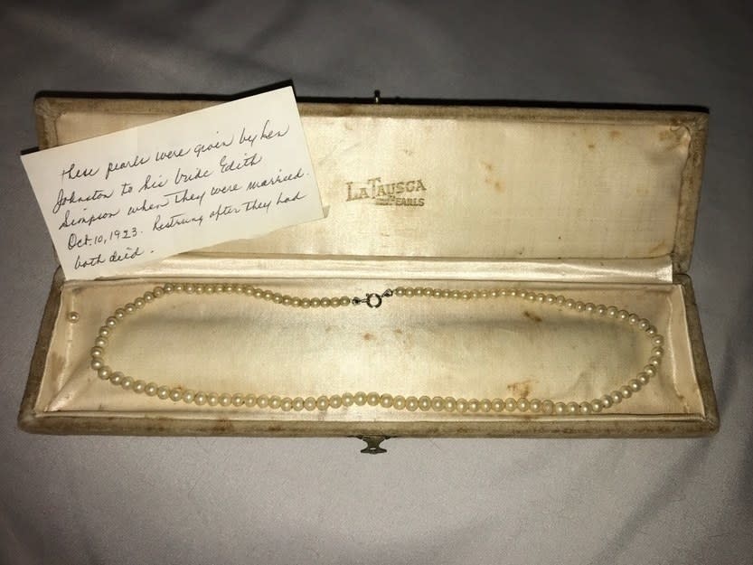 <div><p>"I got this string of pearls given to my great-grandmother from my great-grandfather on their wedding day in 1923. (Handwritten note by my late grandmother.)"</p><p> —<a href="https://www.buzzfeed.com/rn85" rel="nofollow noopener" target="_blank" data-ylk="slk:rn85;elm:context_link;itc:0;sec:content-canvas" class="link ">rn85</a></p></div><span><a href="https://www.buzzfeed.com/rn85" rel="nofollow noopener" target="_blank" data-ylk="slk:buzzfeed.com;elm:context_link;itc:0;sec:content-canvas" class="link ">buzzfeed.com</a></span>