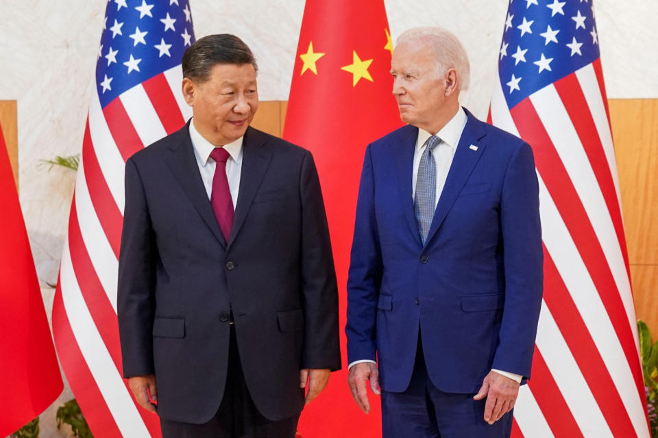 US-Präsident Joe Biden (rechts), trifft den chinesischen Präsidenten Xi Jinping vor dem G20-Gipfel. Es ist das erste persönliche Treffen seit Bidens Amtsantritt vor knapp zwei Jahren. (Bild: Reuters)