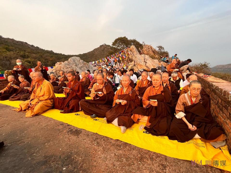 ▲圓光禪寺印度朝聖團，在靈鷲山做功課。（圖/演愔法師提供)