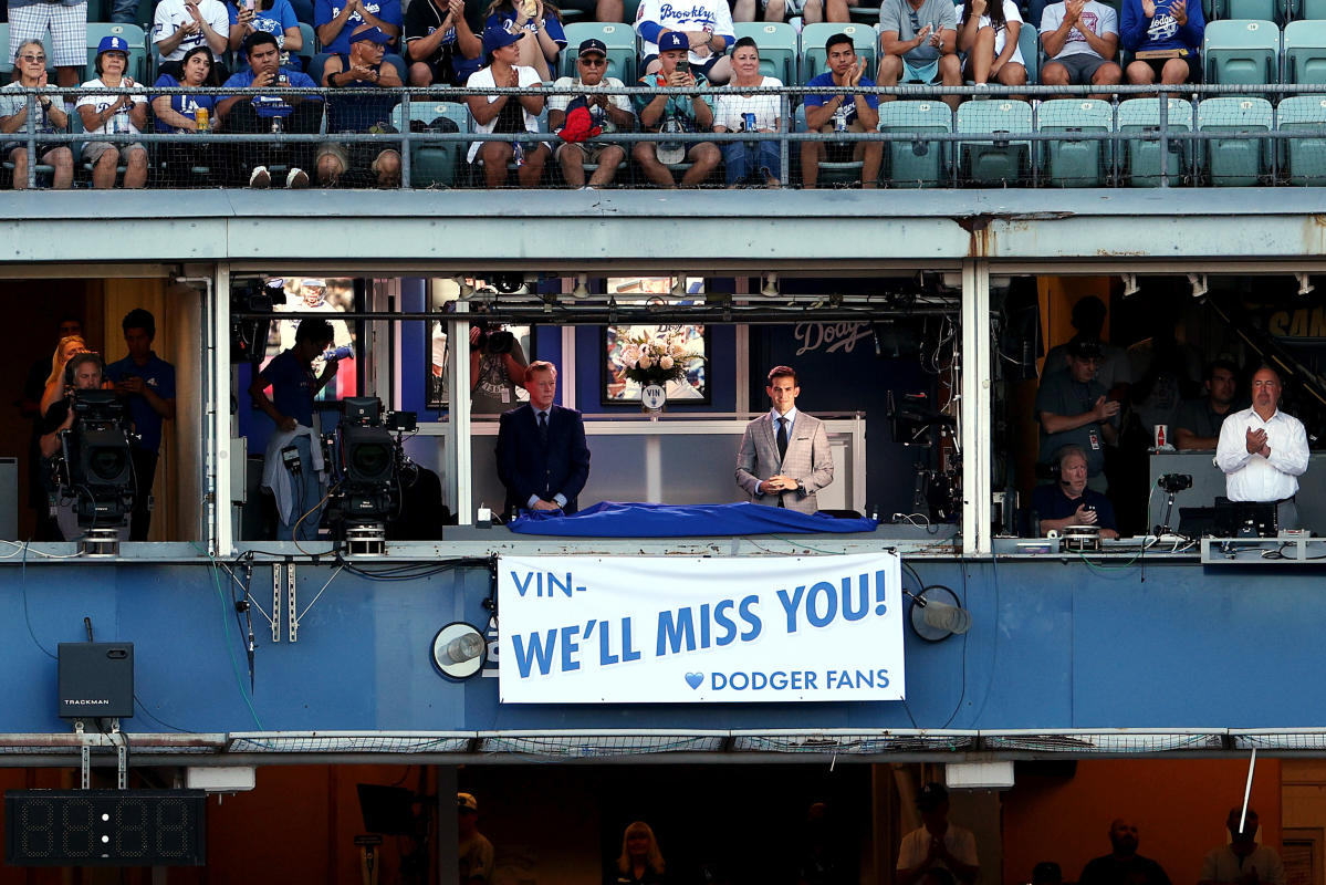 Dodger Stadium says goodbye to Vin Scully with ceremony, banner