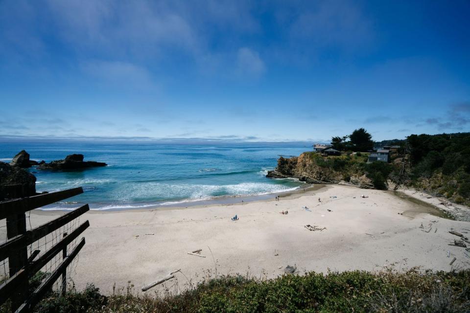 Yolo County Cooks Beach, Mendocino County (Επισκεφτείτε την Καλιφόρνια/Τα μέρη που κολυμπάμε (placesweswim.com ή χειρισμός μέσων κοινωνικής δικτύωσης @placesweswim))