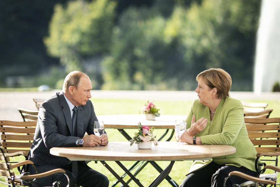 Merkel and Putin meet at Schloss Meseberg