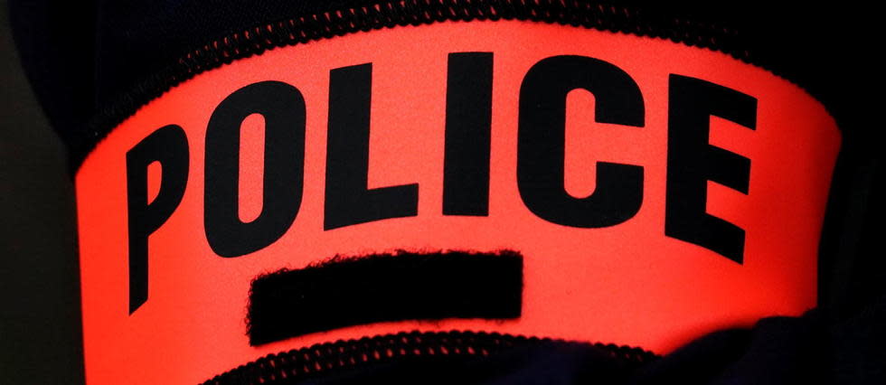 La victime avait poignardé un policier.
