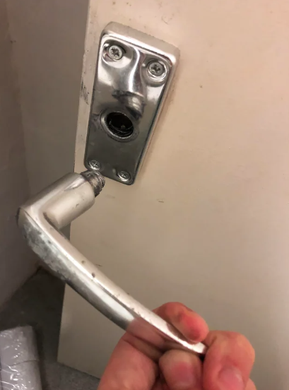 when the handle is pulled off it looks like a face in shock