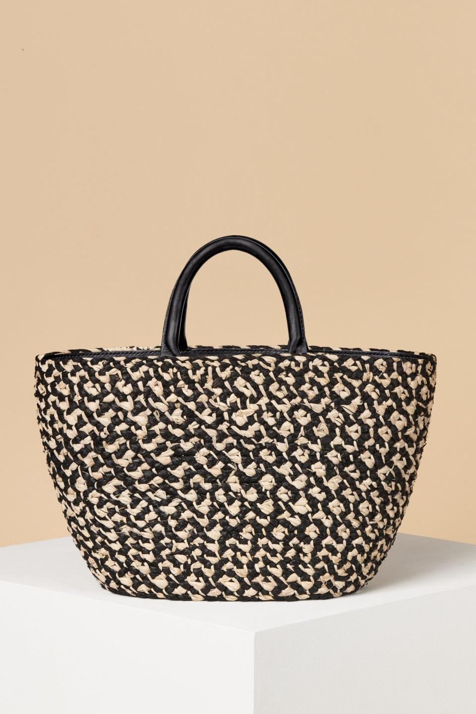 <p><a href="https://go.redirectingat.com?id=74968X1596630&url=https%3A%2F%2Fcestacollective.com%2Fproducts%2Ftop-handle-raffia-tote-black-melange&sref=https%3A%2F%2Fwww.harpersbazaar.com%2Ffashion%2Ftrends%2Fg44370509%2Fbest-raffia-tote-bags%2F" rel="nofollow noopener" target="_blank" data-ylk="slk:Shop Now;elm:context_link;itc:0;sec:content-canvas" class="link ">Shop Now</a></p><p>Top Handle Tote</p><p>$695.00</p><p>cestacollective.com</p><span class="copyright">Cesta Collective</span>