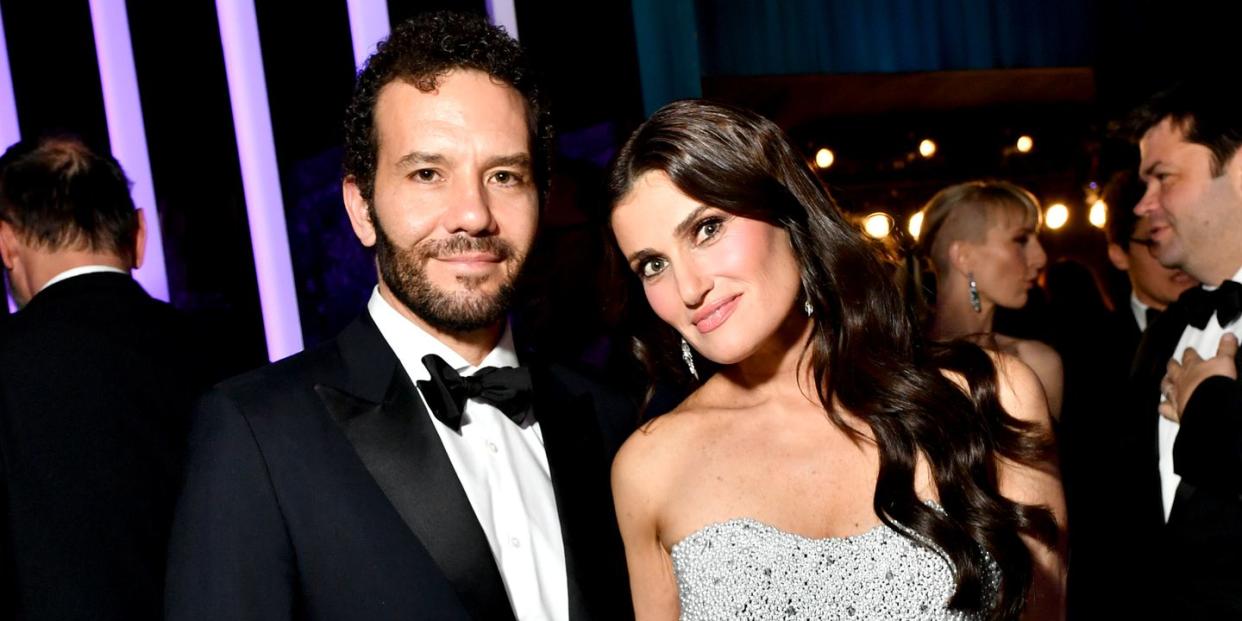 beverly hills, california   february 09 l r aaron lohr and idina menzel attend the 2020 vanity fair oscar party hosted by radhika jones at wallis annenberg center for the performing arts on february 09, 2020 in beverly hills, california photo by emma mcintyre vf20wireimage