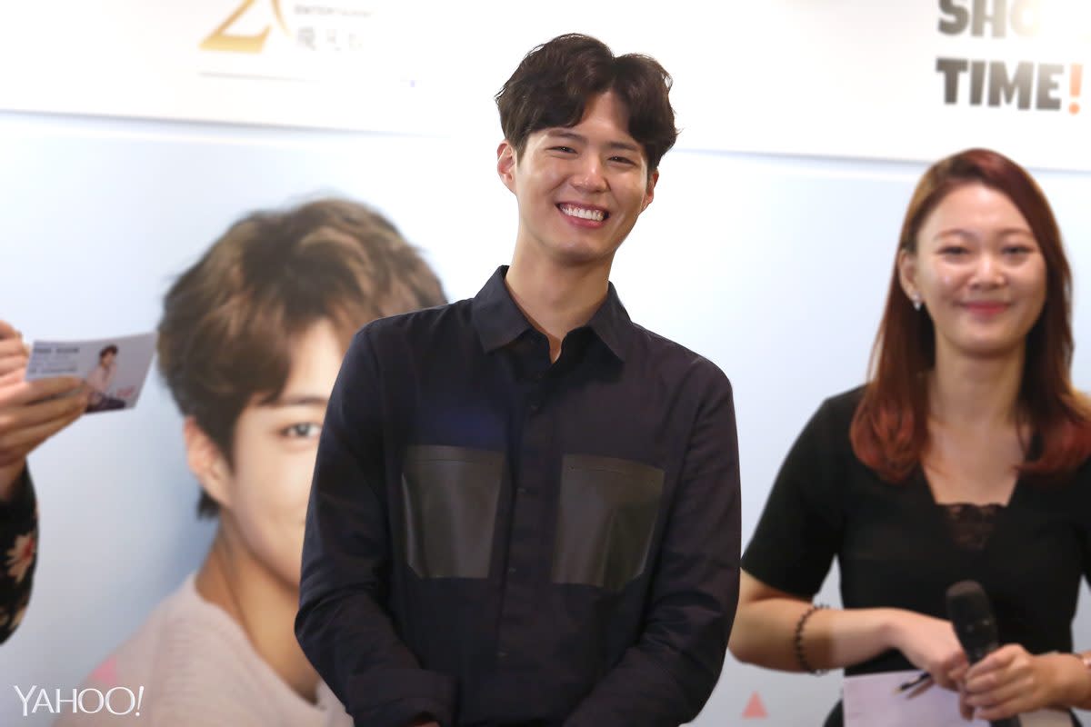 Park Bo Gum Directly Answers Questions From Fans with ′ELLE