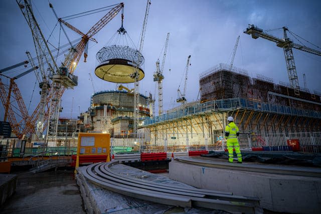 Hinkley Point steel dome lifted