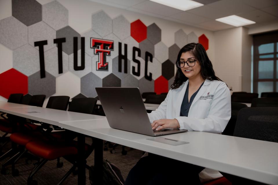 Fourth-year Texas Tech University Health Sciences Center (TTUHSC) Jerry H. Hodge School of Pharmacy students interested in completing a residency after they graduate in May, recently learned where they would spend the next stage of their training during the Pharmacy Residency Match Day on March 13.