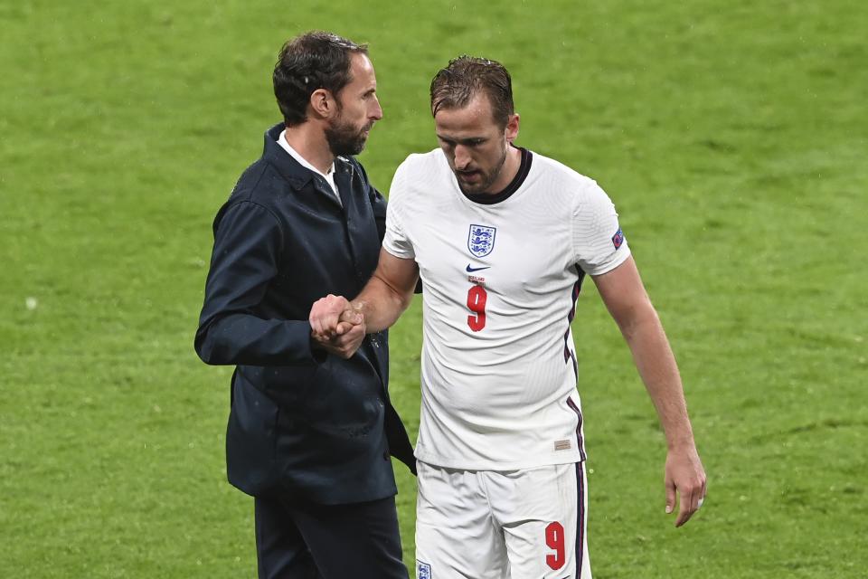 England's Harry Kane, right, shakes hands with his coach Gareth Southgate as he leaves the pitch during the Euro 2020 soccer championship group D match between England and Scotland, at Wembley stadium, in London, Friday, June 18, 2021. (Facundo Arrizabalaga/Pool via AP)