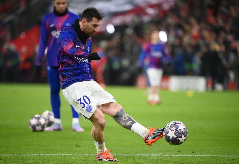 Lionel Messi con la camiseta del Paris Saint Germain (Photo by FRANCK FIFE / AFP)