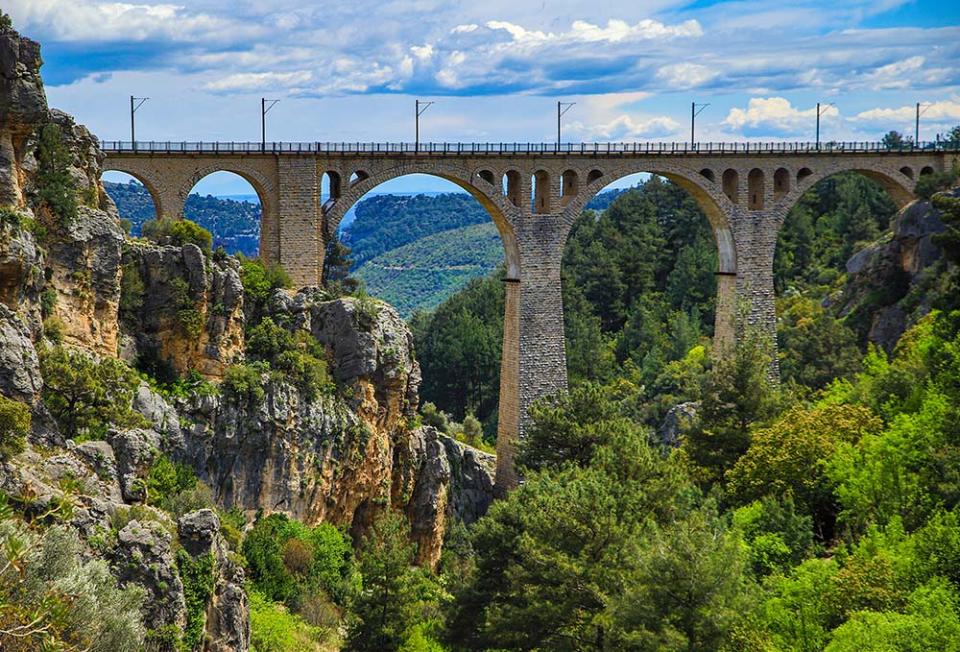 瓦爾達高架橋（Image Source : Getty Creative/iStockphoto）