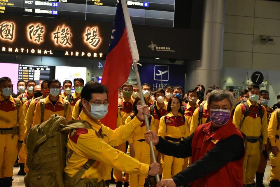 台灣派出兩梯次搜救團隊前往土耳其協助救援。（消防署提供）