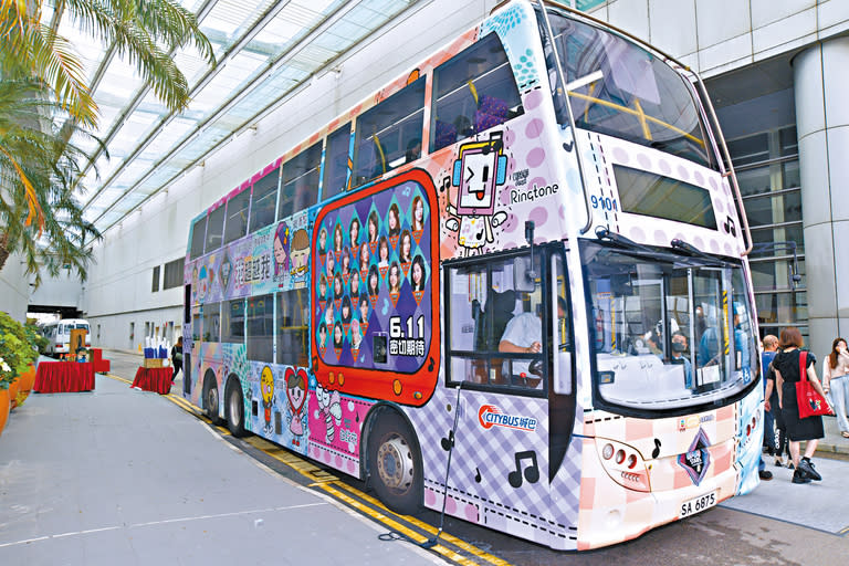■《聲夢2》主題巴士印有學員靚相及吉祥物，將不定時於各區行駛。