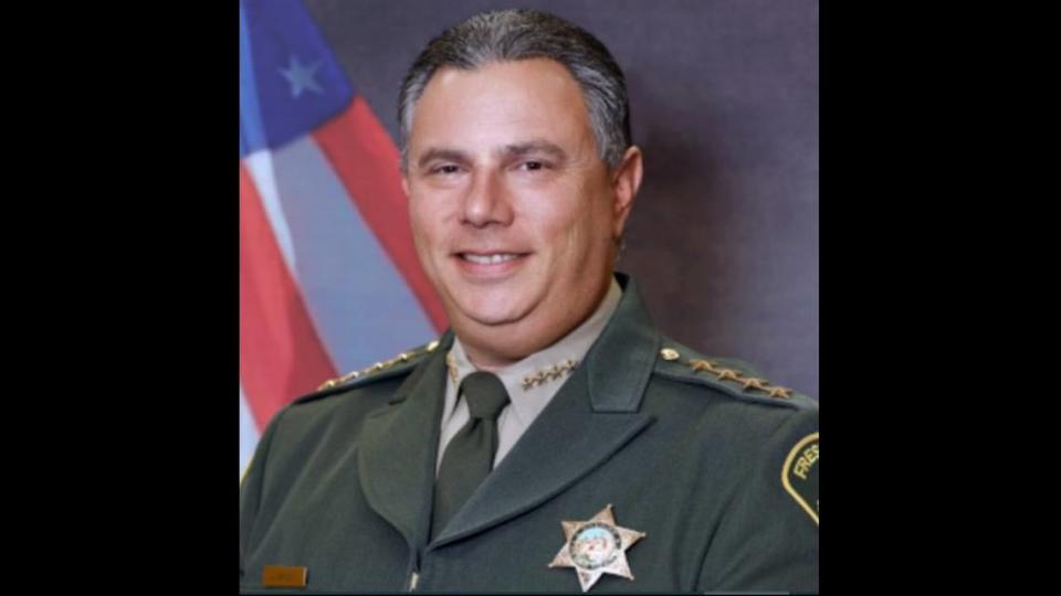 El alguacil del Condado de Fresno, John Zanoni