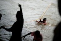 A Honduran migrant, part of a caravan trying to reach the U.S., crosses the Suchiate river with the help of fellow migrants to avoid the border checkpoint in Ciudad Hidalgo, Mexico, October 19, 2018. REUTERS/Ueslei Marcelino