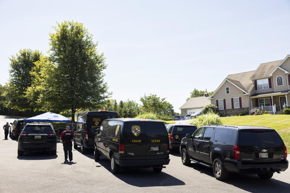 Law enforcement gather at the scene of a shooting (Ryan Collerd / AP)
