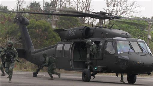  國軍UH-60M黑鷹直升機2日在新北市烏來山區失事。（圖／記者邱榮吉攝影）