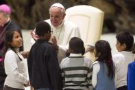 Pope Francis greets children assisted by volunteers of Santa Marta institute during an audience with in Paul VI hall at the Vatican December 14, 2013. REUTERS/Giampiero Sposito (VATICAN - Tags: RELIGION)