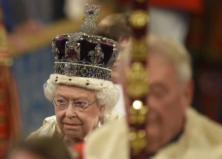 Britain's Queen Elizabeth proceeds through the Royal Gallery before the State Opening of Parliament in the House of Lords, at the Palace of Westminster in London, Britain May 18, 2016. REUTERS/Toby Melville