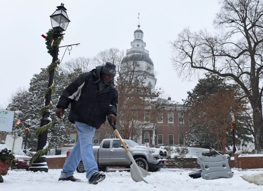 Collester Smith of Annapolis, Md., shovels snow near the state capitol in Annapolis, Md., Thursday, Jan. 4, 2018, during a winter storm. (AP Photo/Susan Walsh)