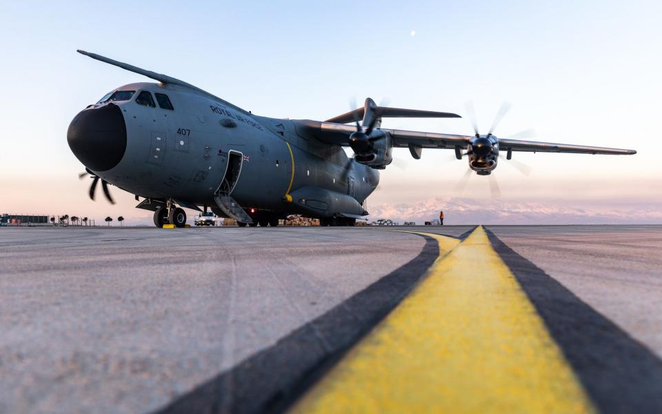 Airbus A400M аскердик транспорттук учагы - Cpl Will Drummi/RAF/HANDOUT/EPA-EFE/Shutterstock