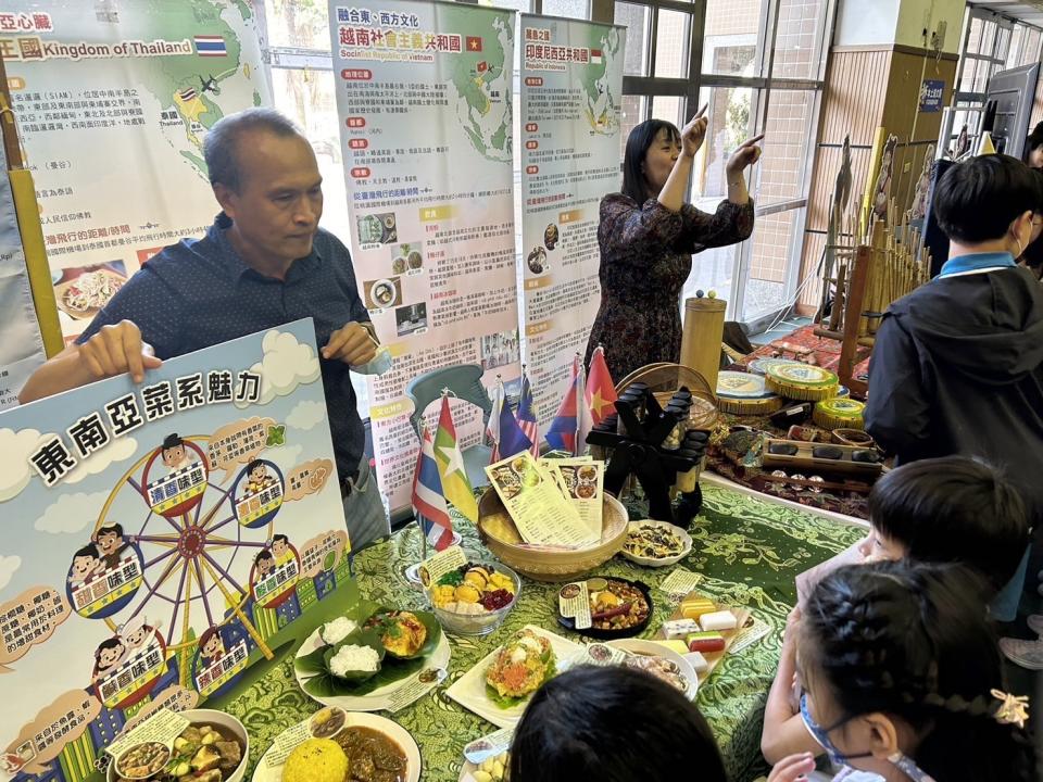 母語日活動現場設計闖關遊戲，讓小朋友體驗各單位的母語推廣成果