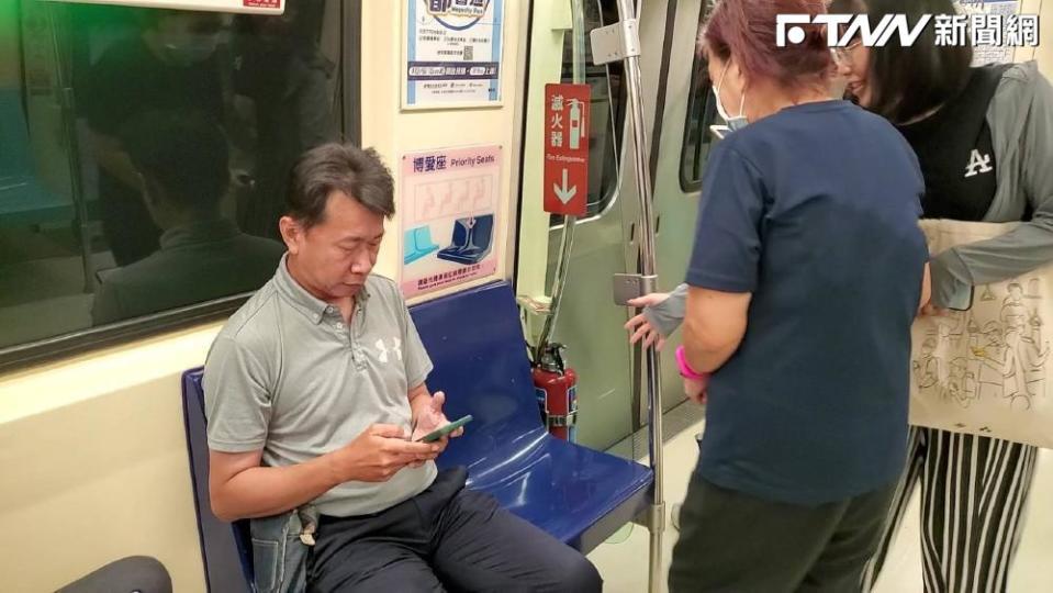 博愛座該不該主動禮讓引起討論，台北捷運公司今（21）日回應，呼籲所有旅客發揮同理心，將座位禮讓給有需要的人。（示意圖／北捷提供）