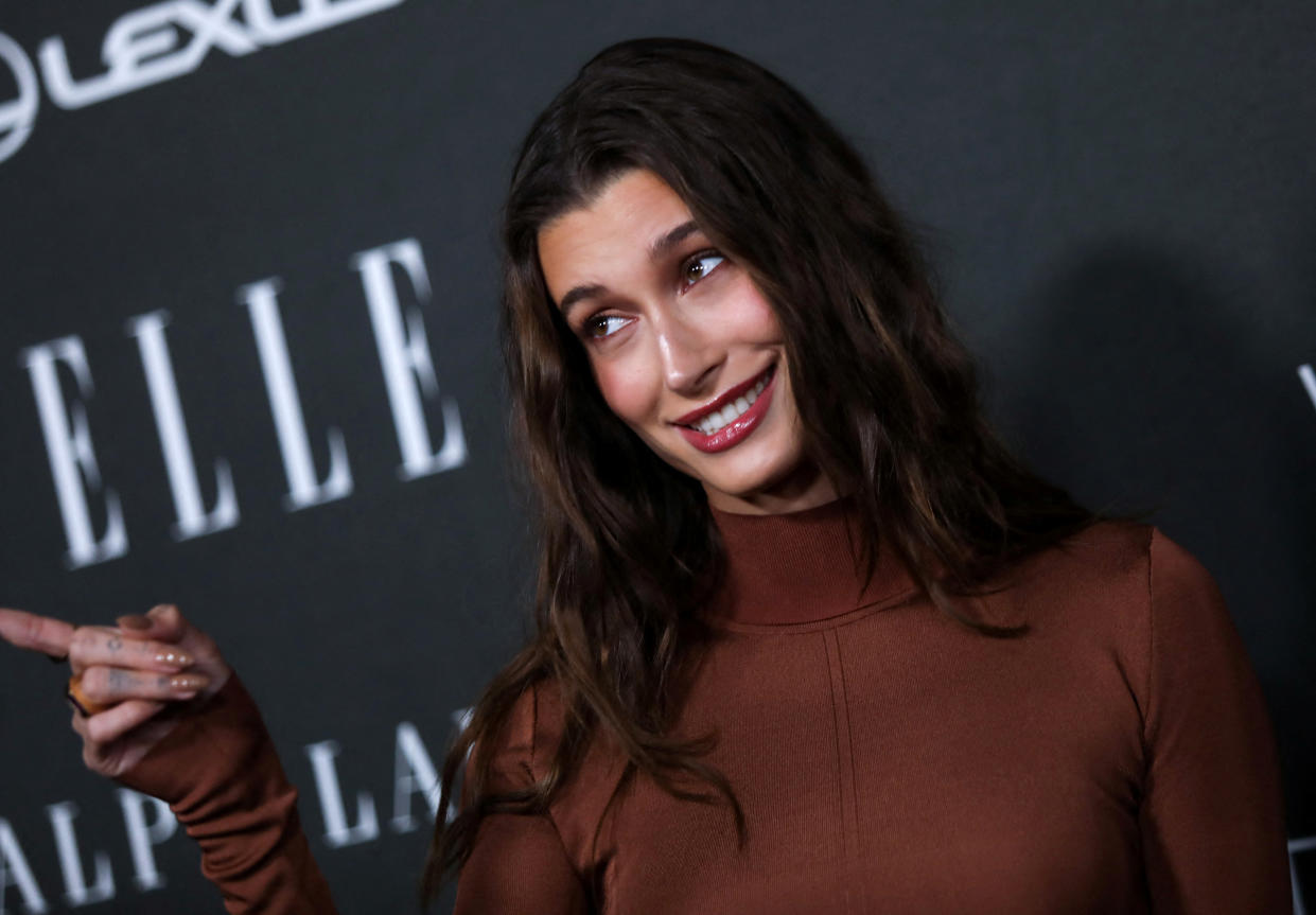 Hailey Bieber ha recomendado personalmente en su cuenta de TikTok la crema Cicalfate de Avène. REUTERS/Aude Guerrucci. 