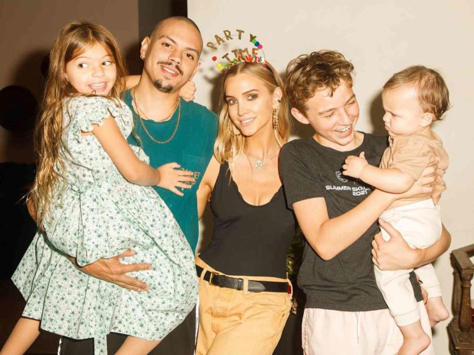 Evan Ross Instagram Ashlee Simpson with her husband Evan Ross and kids, Bronx, Jagger and Ziggy
