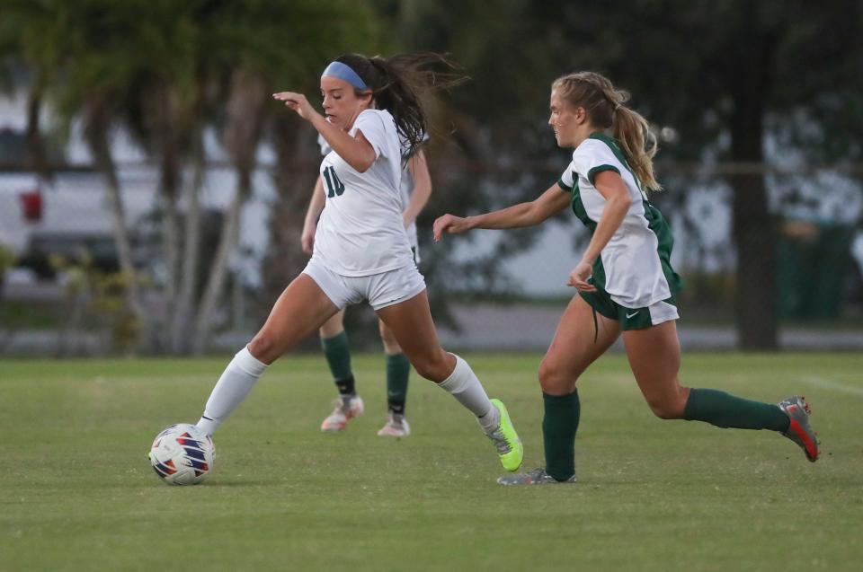 Seacrest Country Day Stingrays midfielder Brooke Shefsky (10) moves the ball upfield during the first half of the Class 2A District 12 game at St. John Neumann High School in Naples on Thursday, Feb. 2, 2023.