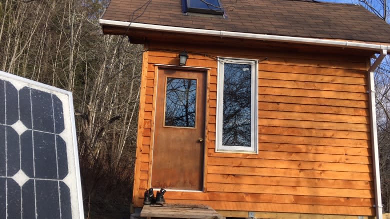 Electrical engineer builds tiny home to showcase cheap, affordable power source