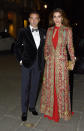 Una de las piezas más destacadas de su armario es el espectacular abrigo bordado de Oscar de la Renta que llevó en el 20 aniversario del Teatro Real. La modelo lució la pieza sobre un vestido rojo de Georges Hobeika. (Foto: Europa Press / Getty Images)