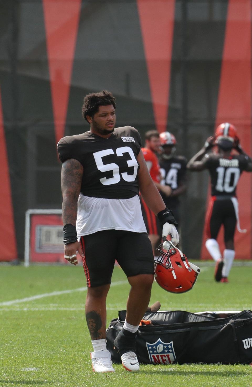 Nick Harris walks off the field after team practice at the Browns&Otilde; training facility in Berea on  on Monday Aug. 17, 2020.