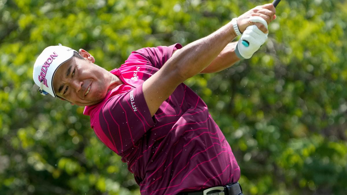 Hideki Matsuyama finds a pass and shares the lead at halftime